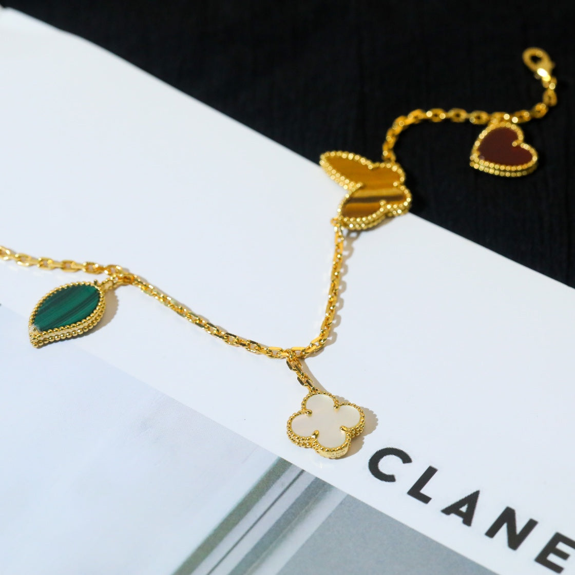 [⭐Veyra]LUCKY SPRING 5 MOTIF GOLD BRACELET