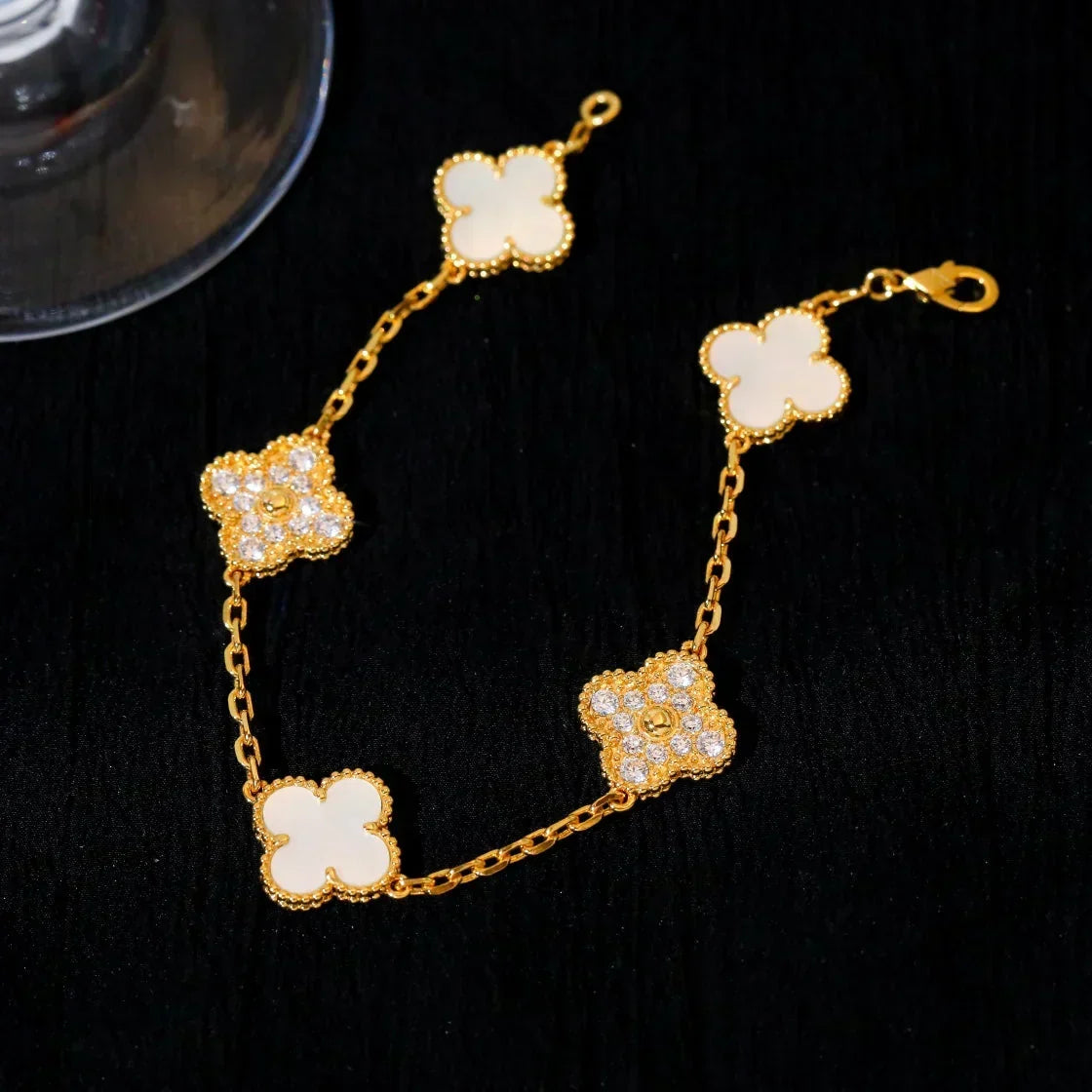 [⭐Veyra]CLOVER WHITE PEARL MOP 5 MOTIF BRACELET COLLECTION