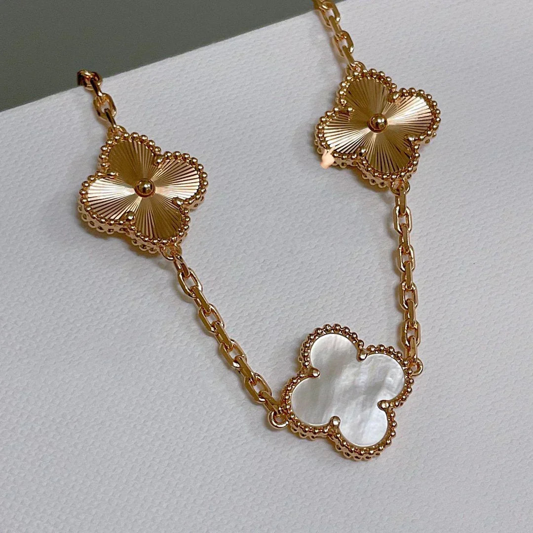 [⭐Veyra]CLOVER WHITE PEARL MOP 5 MOTIF BRACELET COLLECTION