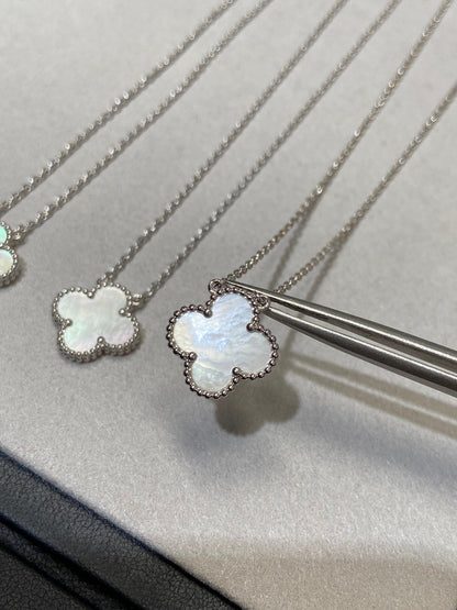 [⭐Veyra]CLOVER MEDIUM SILVER WHITE MOP NECKLACE