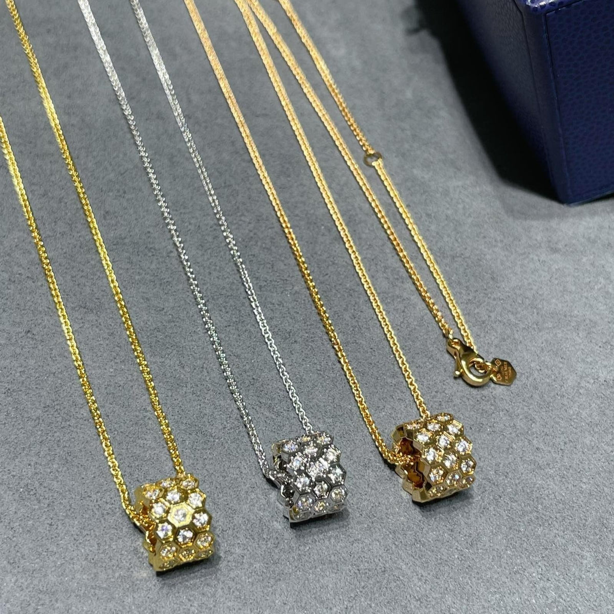 [⭐Veyra]BEE LOVE DIAMOND PAVED 3 ROW NECKLACE