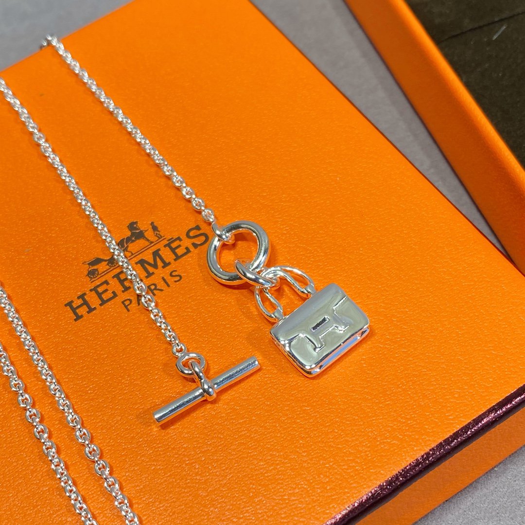 [⭐Veyra]CONSTANCE PEDANT SILVER NECKLACE