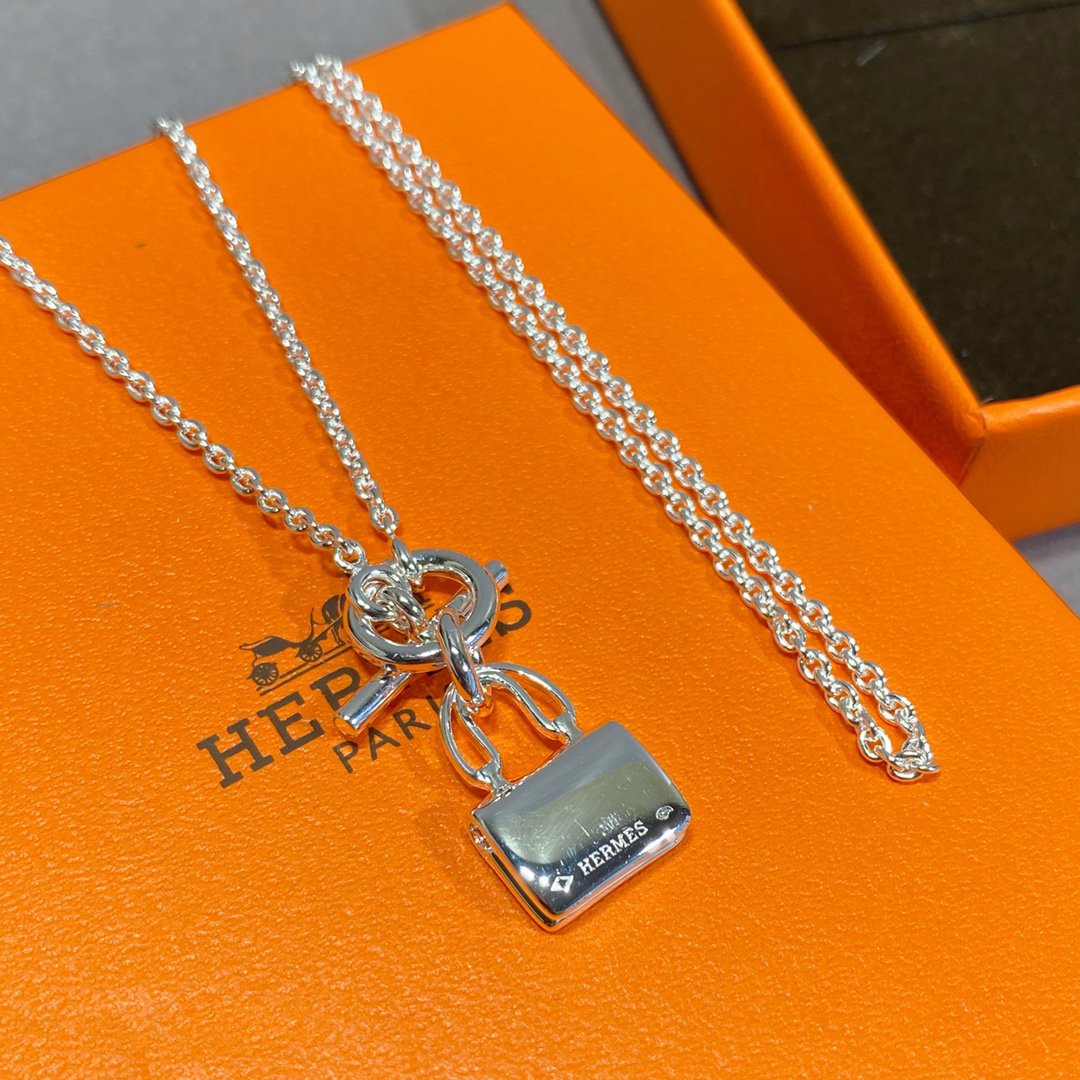 [⭐Veyra]CONSTANCE PEDANT SILVER NECKLACE