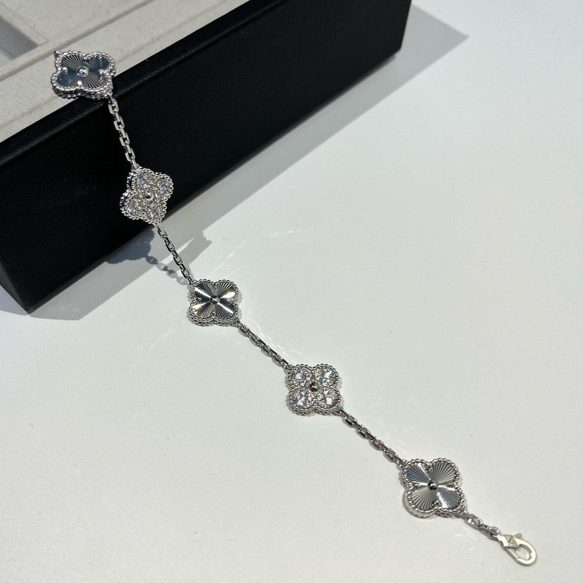 [⭐Veyra] CLOVER 5 MOTIF LASER BRACELET COLLECTION