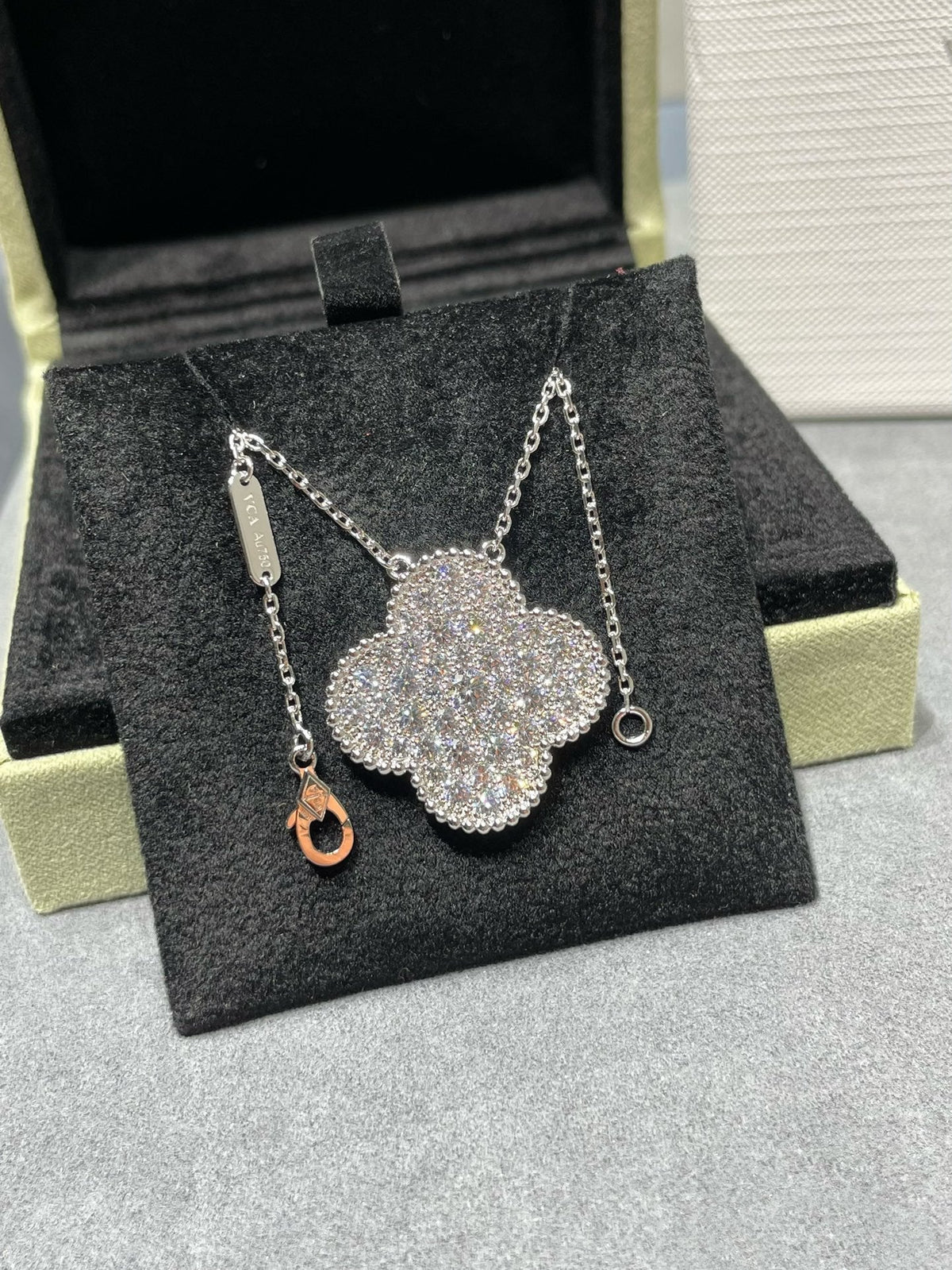 [⭐Veyra]CLOVER 25MM LARGE PENDANT DIAMOND PAVED SILVER NECKLACE