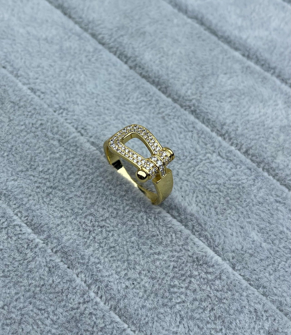 [⭐Veyra]Wide Hoof-Shaped Diamond-Studded Ring