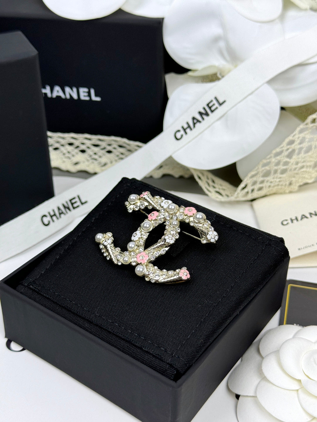[⭐Veyra]26C Pink-White Enamel Ice Cream Cone Double C Brooch