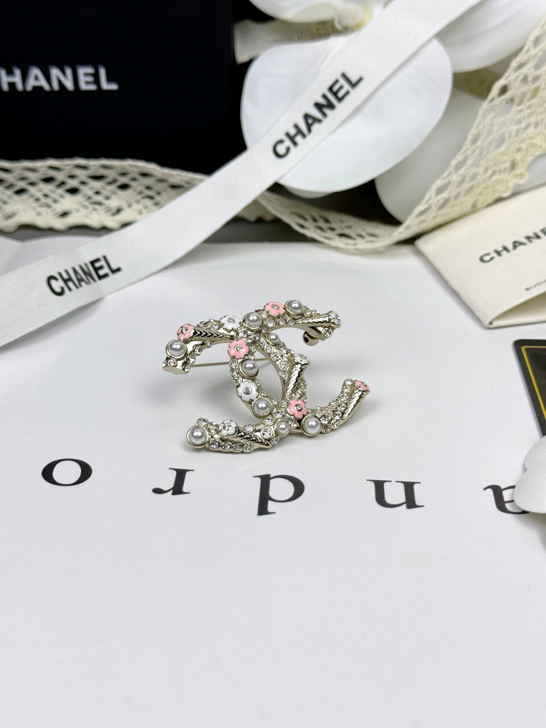 [⭐Veyra]26C Pink-White Enamel Ice Cream Cone Double C Brooch