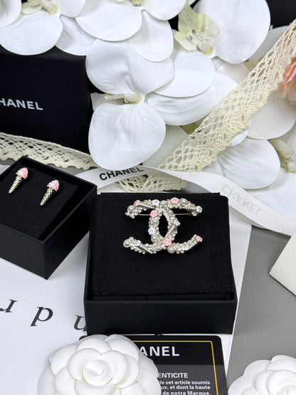 [⭐Veyra]26C Pink-White Enamel Ice Cream Cone Double C Brooch