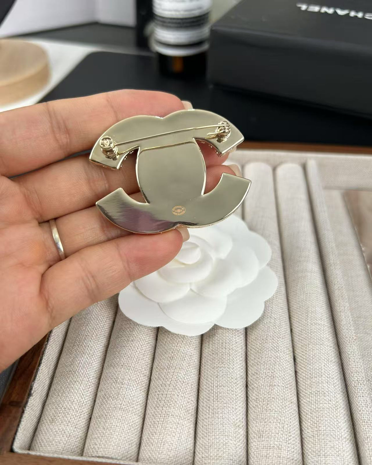 [⭐Veyra]Pink Resin Classic Brooch 5cm