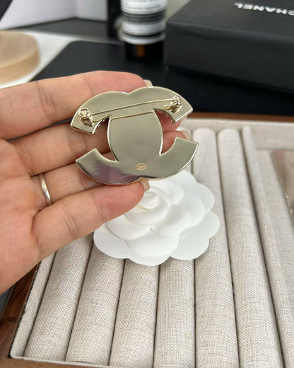 [⭐Veyra]Pink Resin Classic Brooch 5cm