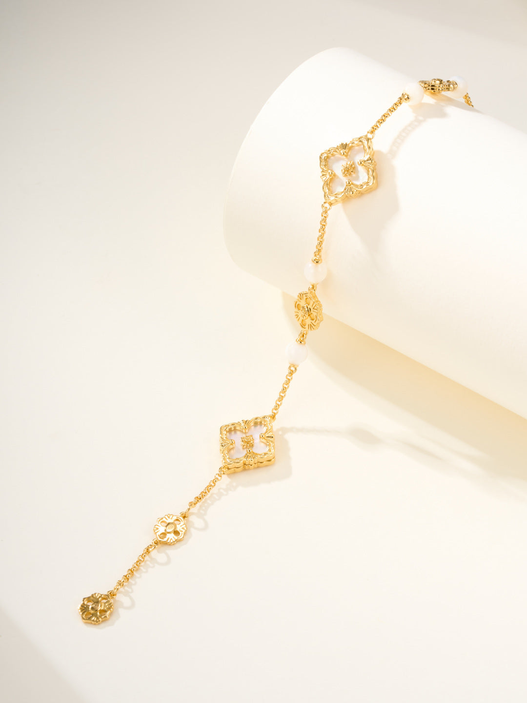 [⭐Veyra]B.C.L ENAMELED Three-Flower Bracelet（Trumpet)