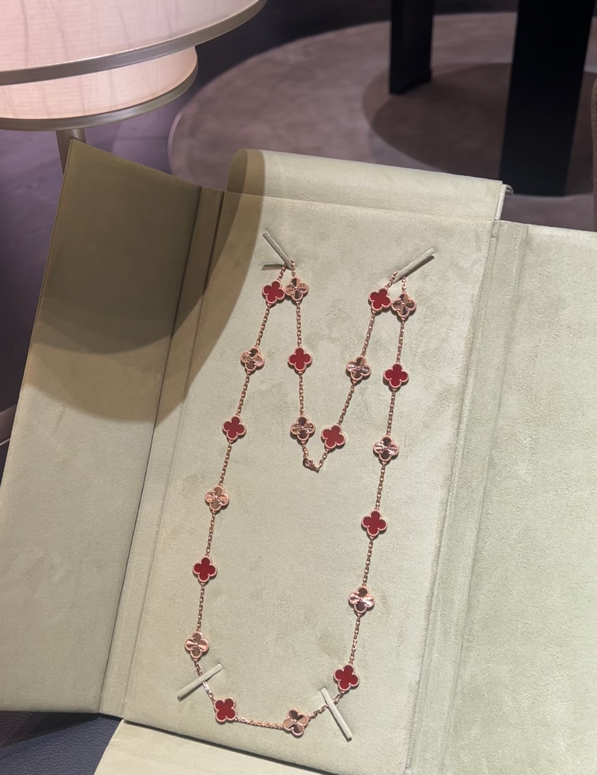 [⭐Veyra]CLOVER 20 MOTIFS LASER CARNELIAN NECKLACE