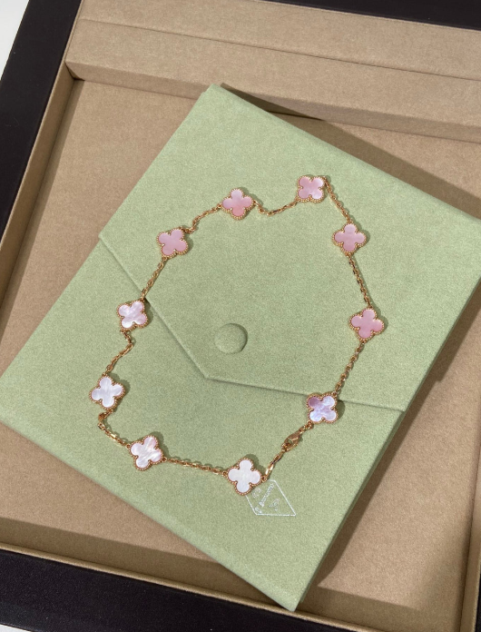 [⭐Veyra Jewellery] Pink Necklace with Ten Clover Designs
