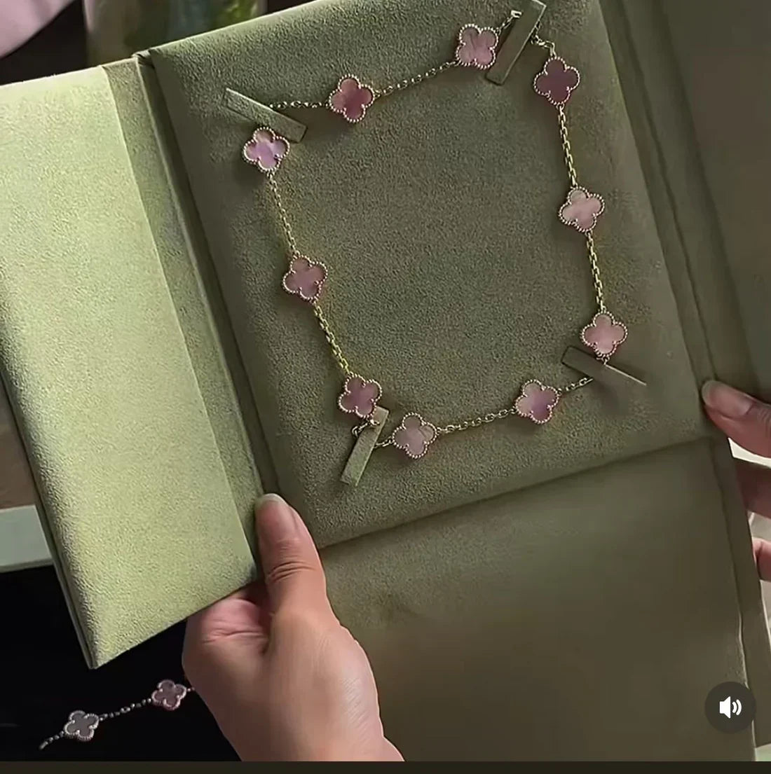 [⭐Veyra Jewellery] Pink Necklace with Ten Clover Designs