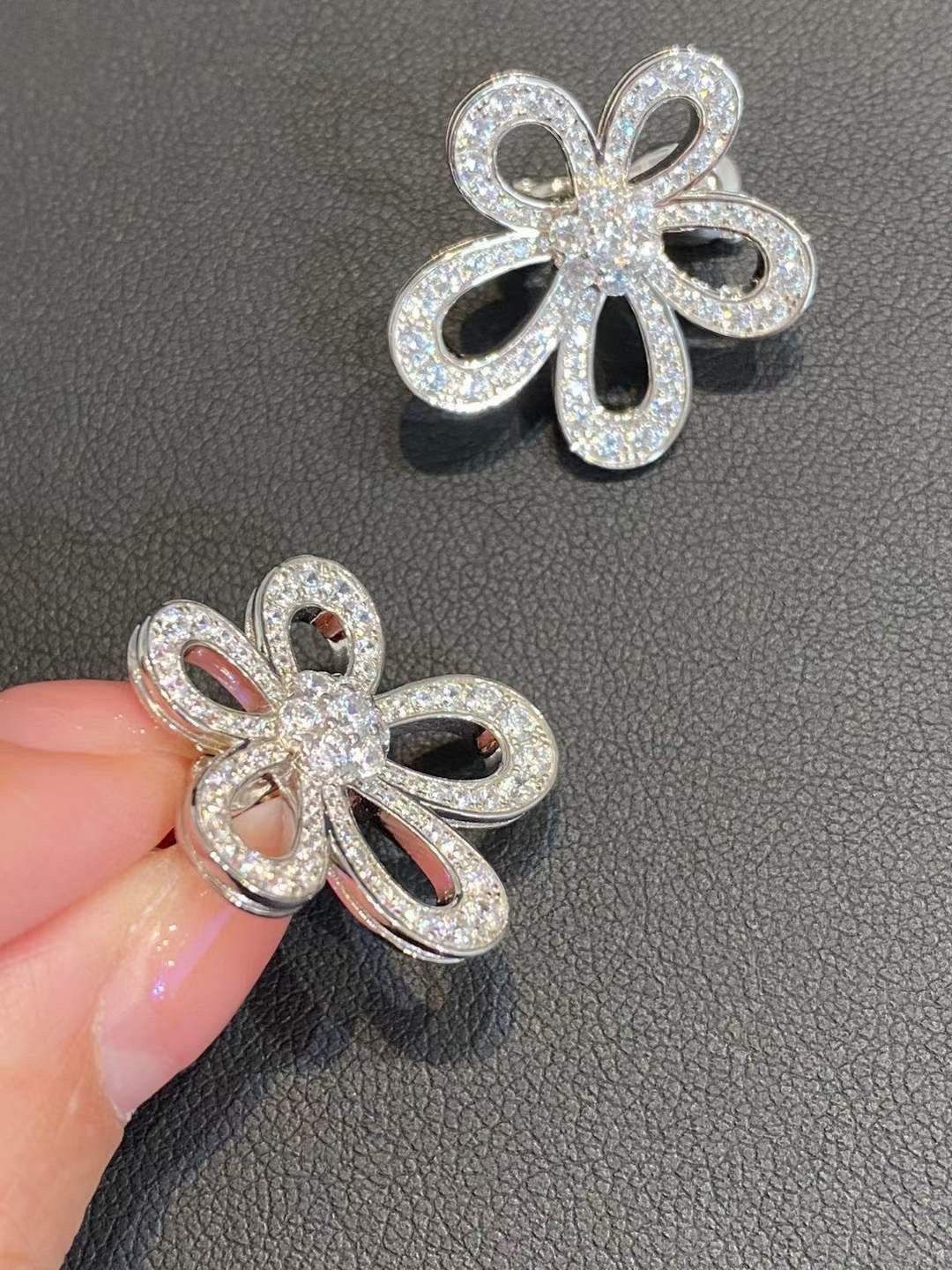 [⭐Veyra]FLOWERLACE EARRINGS FULL DIAMONDS