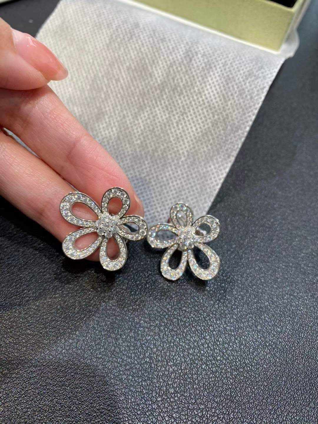 [⭐Veyra]FLOWERLACE EARRINGS FULL DIAMONDS