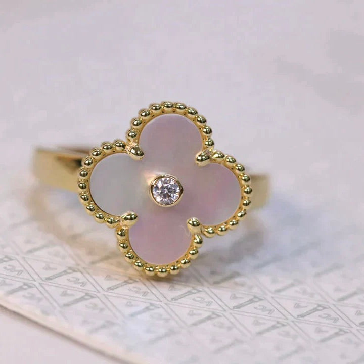 [⭐Veyra]CLOVER PINK MOP RING GOLD DIAMOND