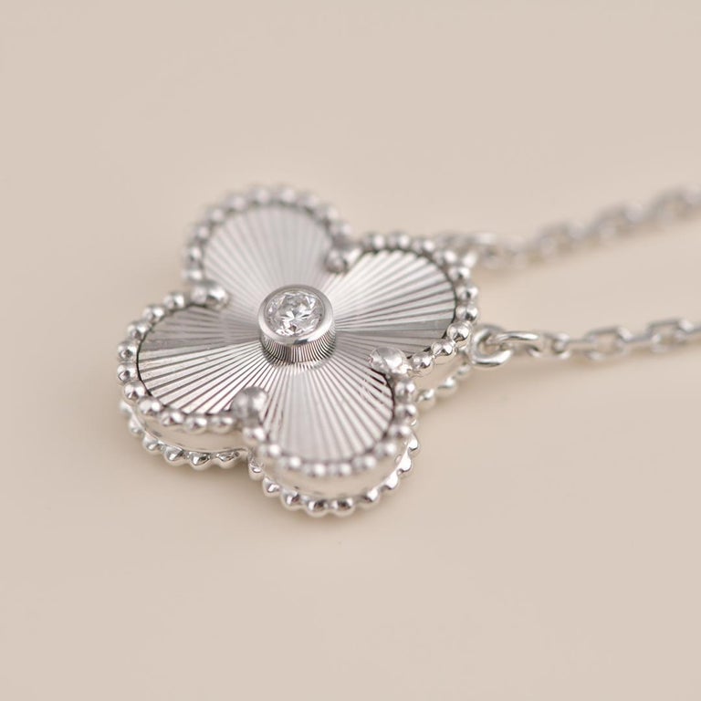 [⭐Veyra]CLOVER  15MM DIAMOND LASER NECKLACE SILVER