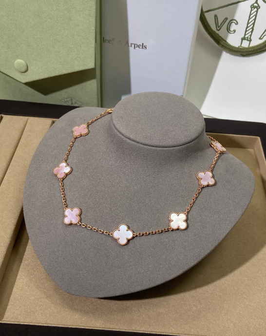 [⭐Veyra Jewellery] Pink Necklace with Ten Clover Designs