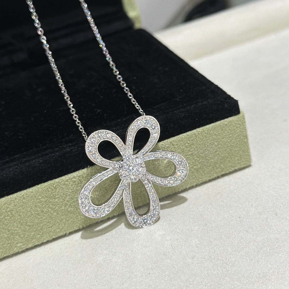 [⭐Veyra]FLOWERLACE NECKLACE FULL DIAMONDS