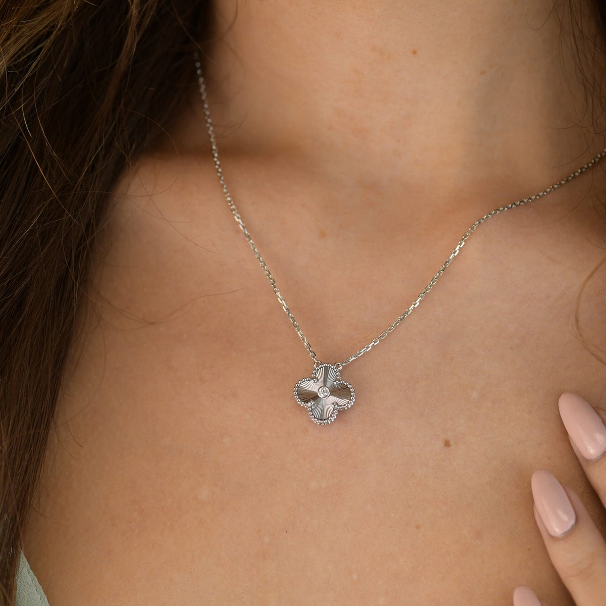 [⭐Veyra]CLOVER  15MM DIAMOND LASER NECKLACE SILVER