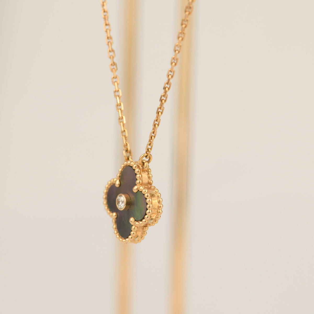 [⭐Veyra]CLOVER 15MM DIAMOND AND MOTHER-OF-GREY NECKLACE