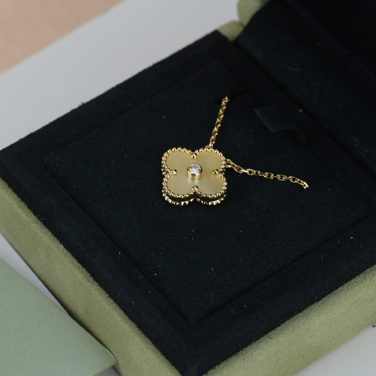 [⭐Veyra]CLOVER 15MM DIAMOND GOLD MOTHER OF PEARL NECKLACE