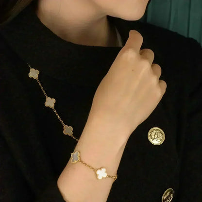 [⭐Veyra]CLOVER WHITE PEARL MOP 5 MOTIF BRACELET COLLECTION