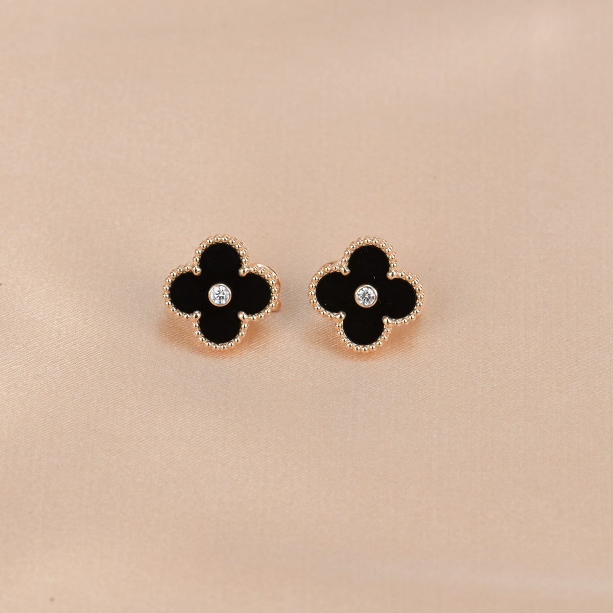 [⭐Veyra]CLOVER MEDIUM 1 MOTIFS ONYX DIAMOND EARRINGS