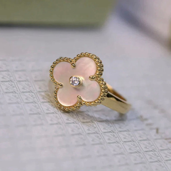 [⭐Veyra]CLOVER PINK MOP RING GOLD DIAMOND