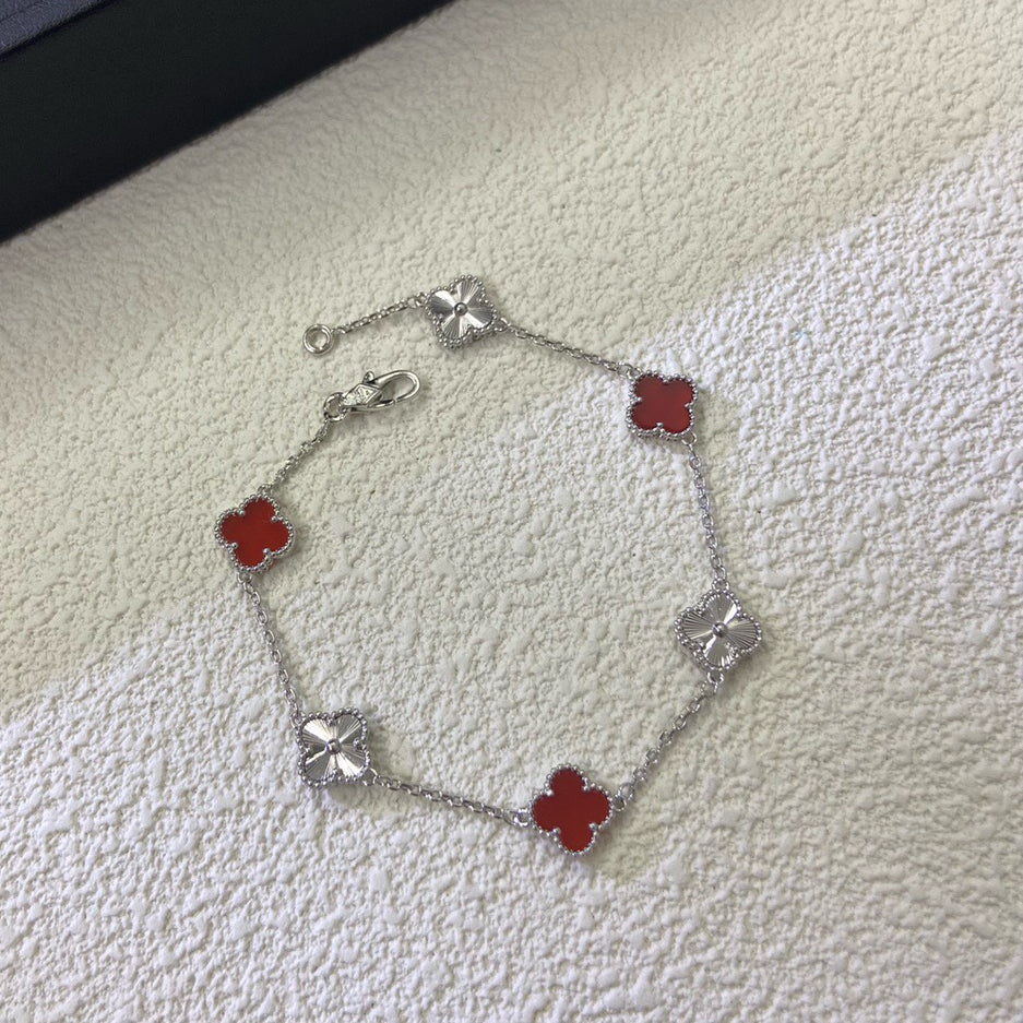 [⭐Veyra]CLOVER 6 MOTIF RED AGATE LASER BRACELET