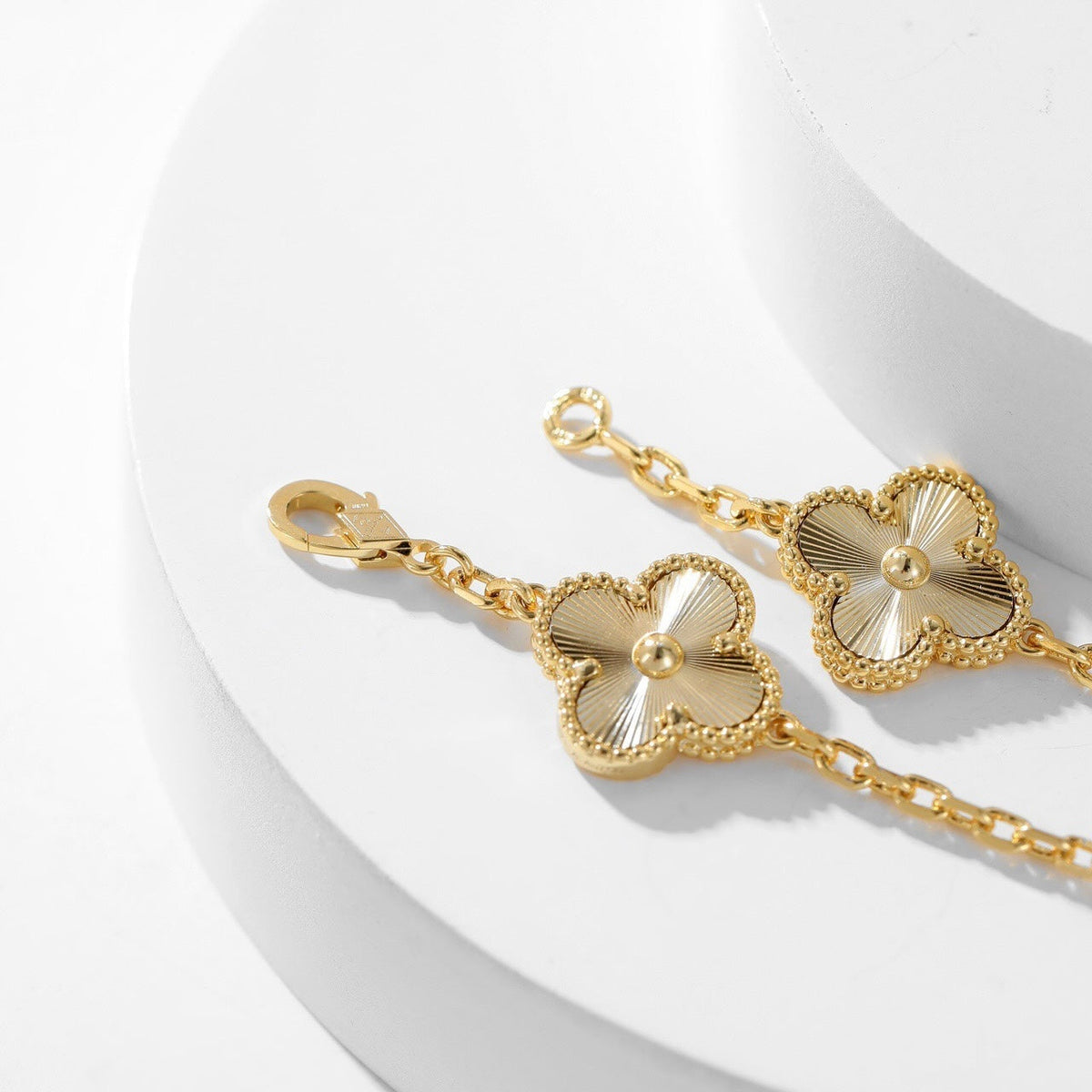 [⭐Veyra]CLOVER 10 MOTIFS LASER NECKLACE