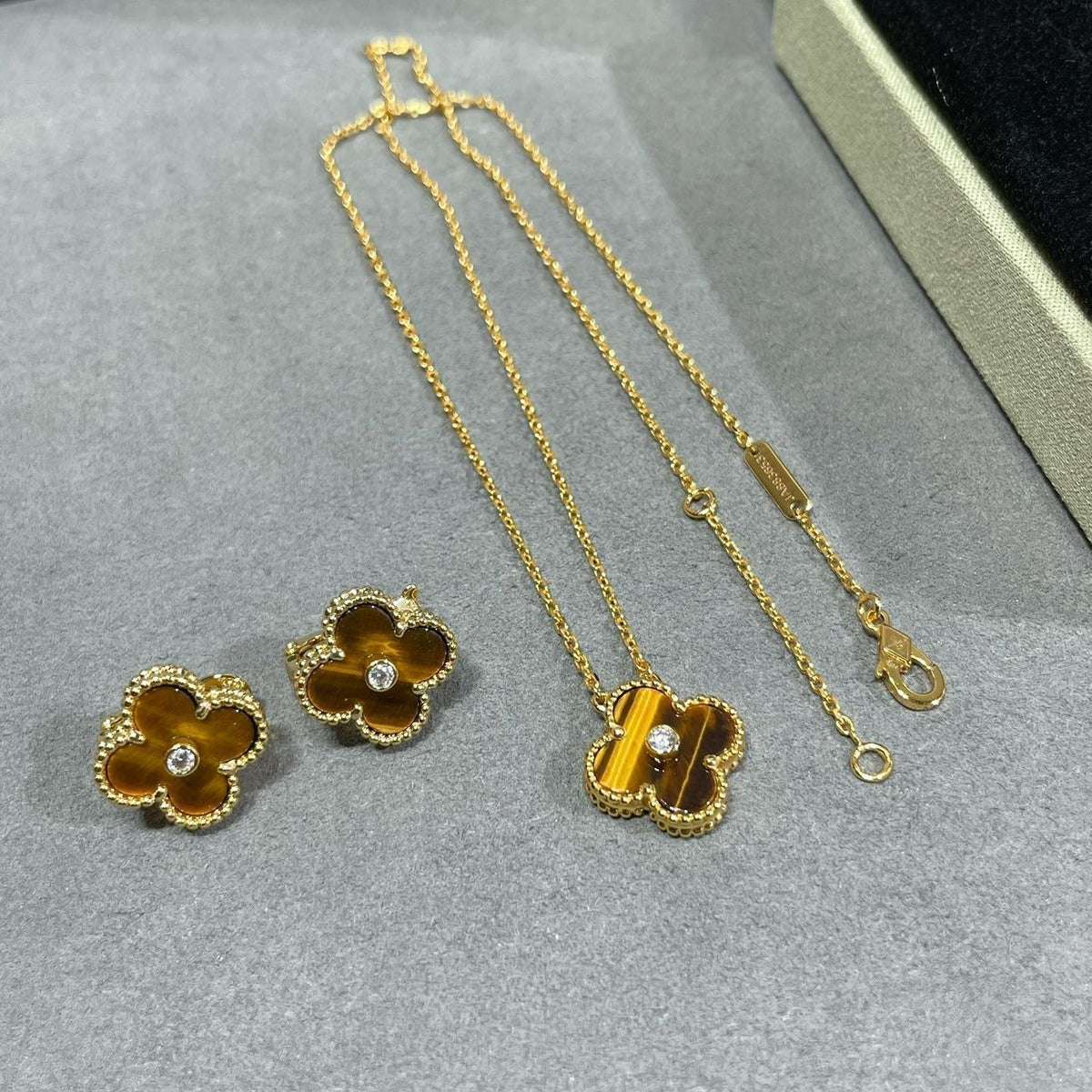 [⭐Veyra]CLOVER 15MM DIAMOND AND YELLOW TIGER'S EYE AGATE necklace