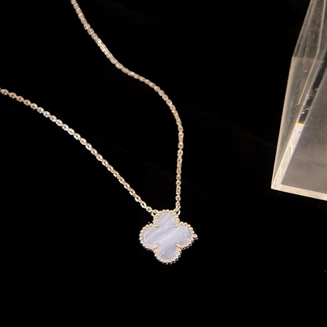 [⭐Veyra]CLOVER 15MM BLUE CHALCEDONY NECKLACE SILVER
