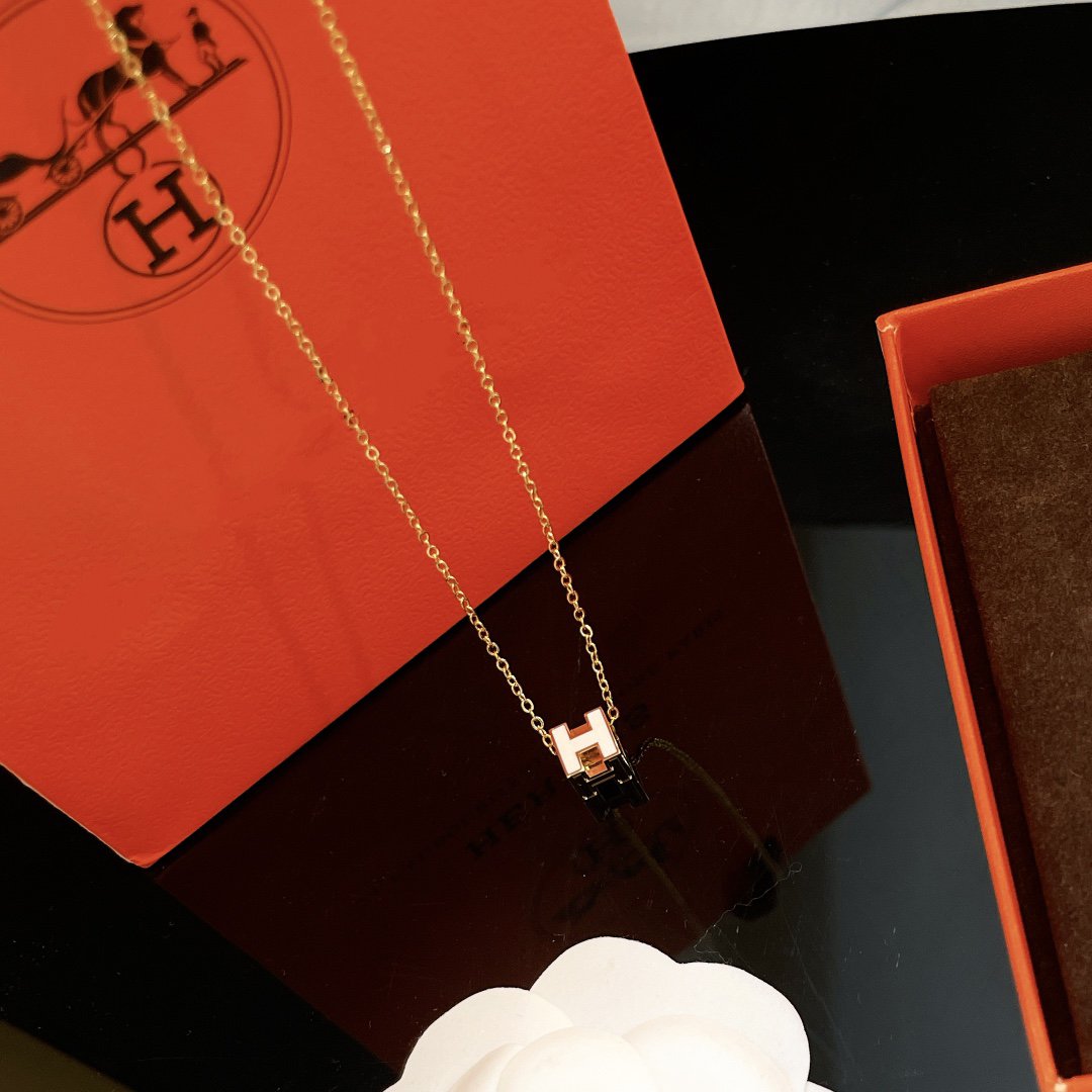 [⭐Veyra]H WHITE SQUARE GOLD NECKLACE