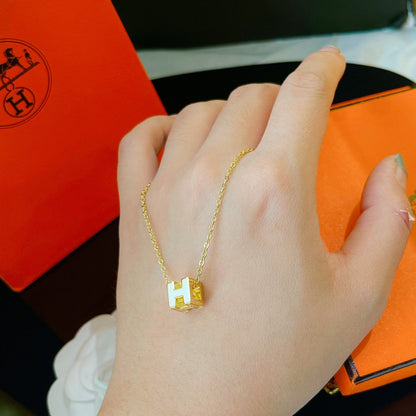 [⭐Veyra]H WHITE SQUARE GOLD NECKLACE