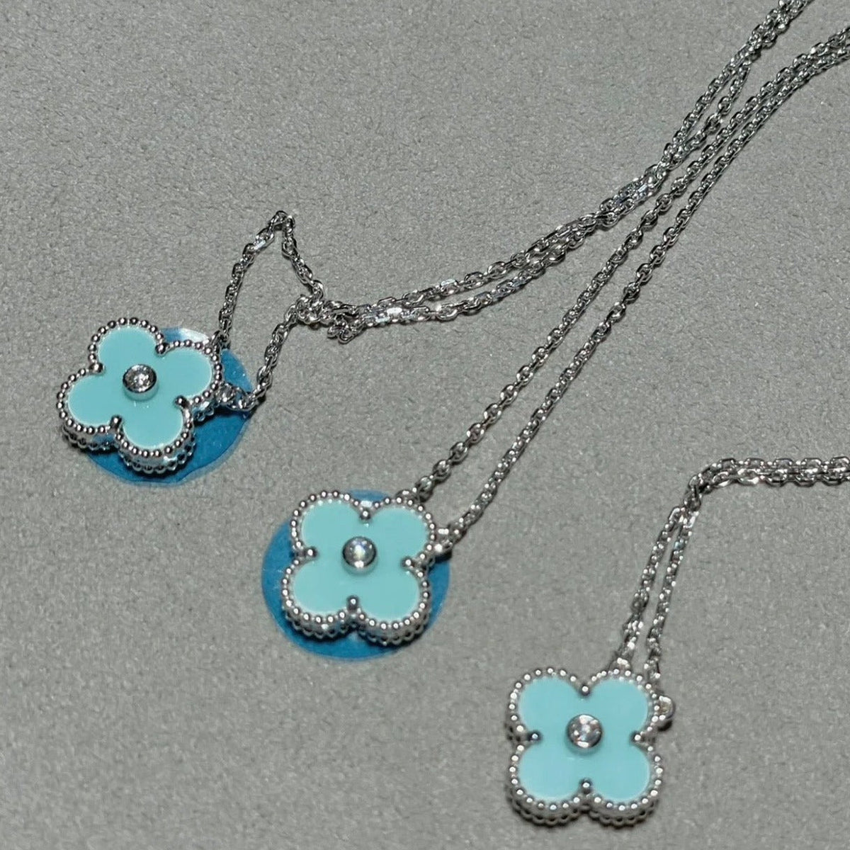 [⭐Veyra]CLOVER 1 DIAMOND LIGHT BLUE SILVER NECKLACE