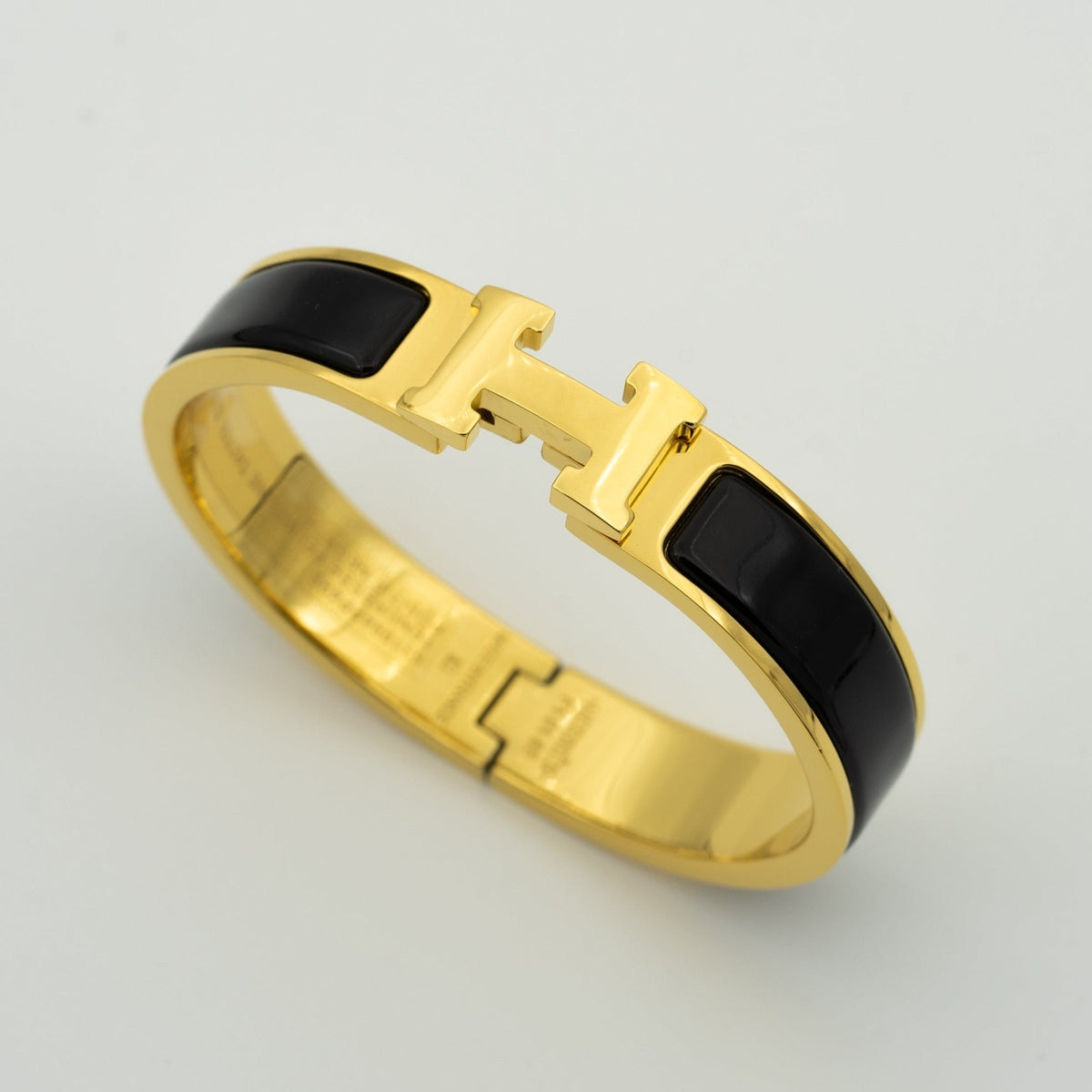 [⭐Veyra]H BLACK BRACELET