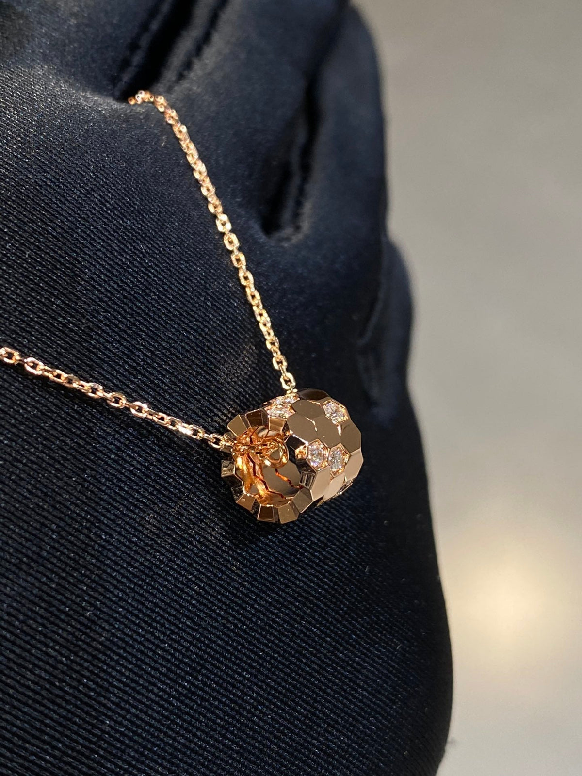 [⭐Veyra]BEE LOVE DIAMOND NECKLACE