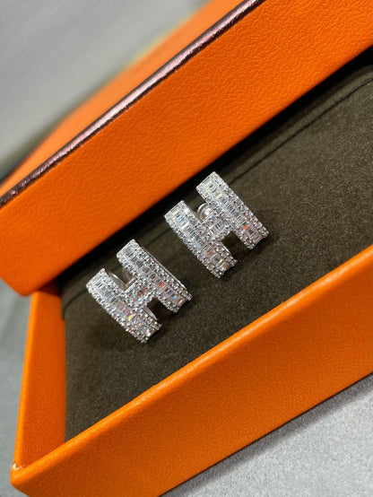 [⭐Veyra]H STUD EARRINGS WITH SILVER DIAMONDS