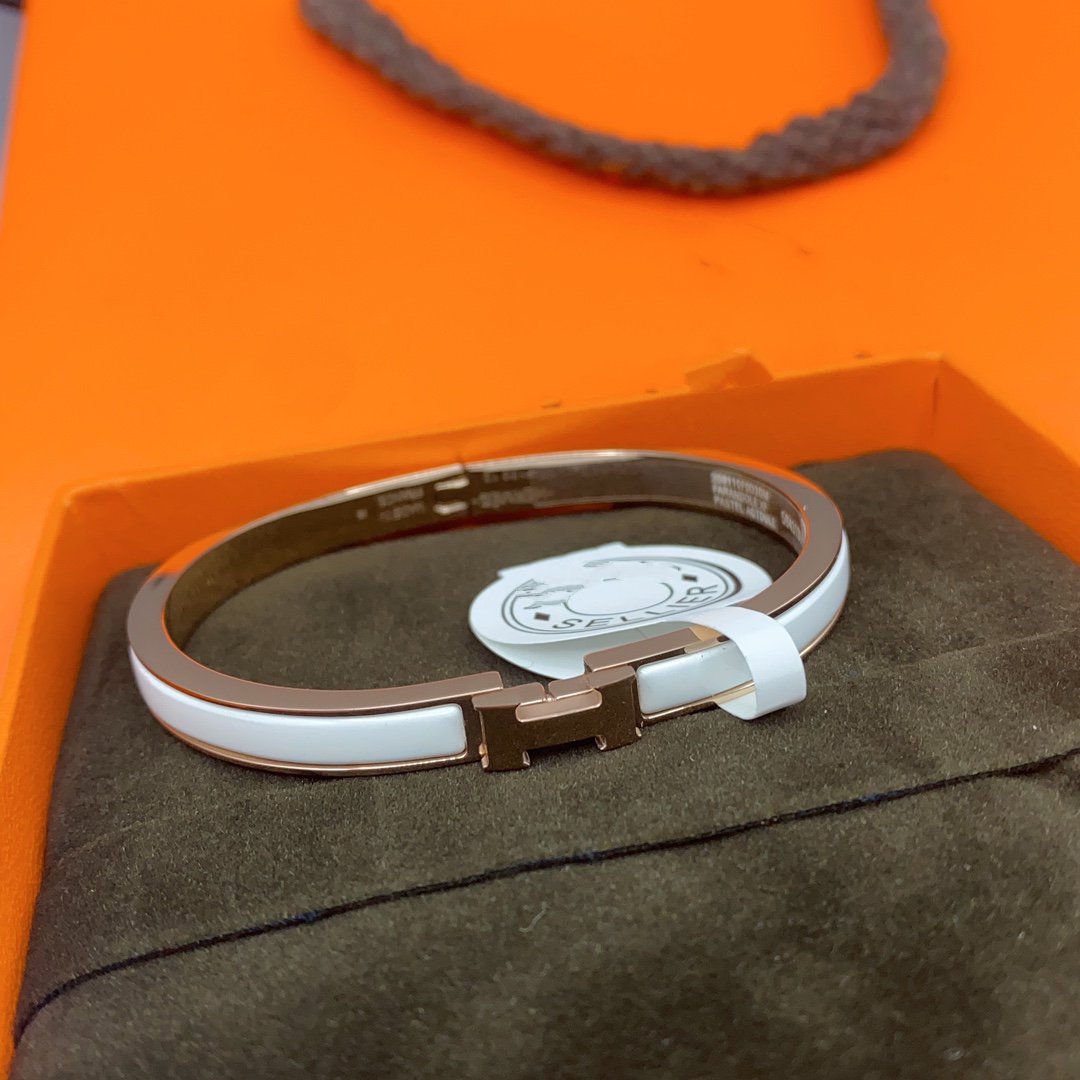 [⭐Veyra]CLASSIC HM CLIC WHITE 8MM ENAMEL BRACELET