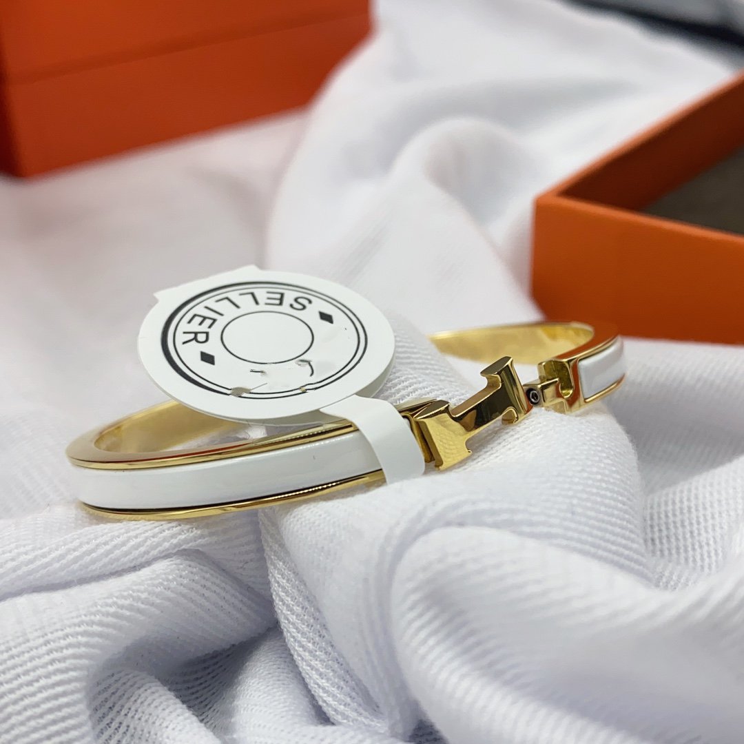 [⭐Veyra]CLASSIC HM CLIC WHITE 8MM ENAMEL BRACELET