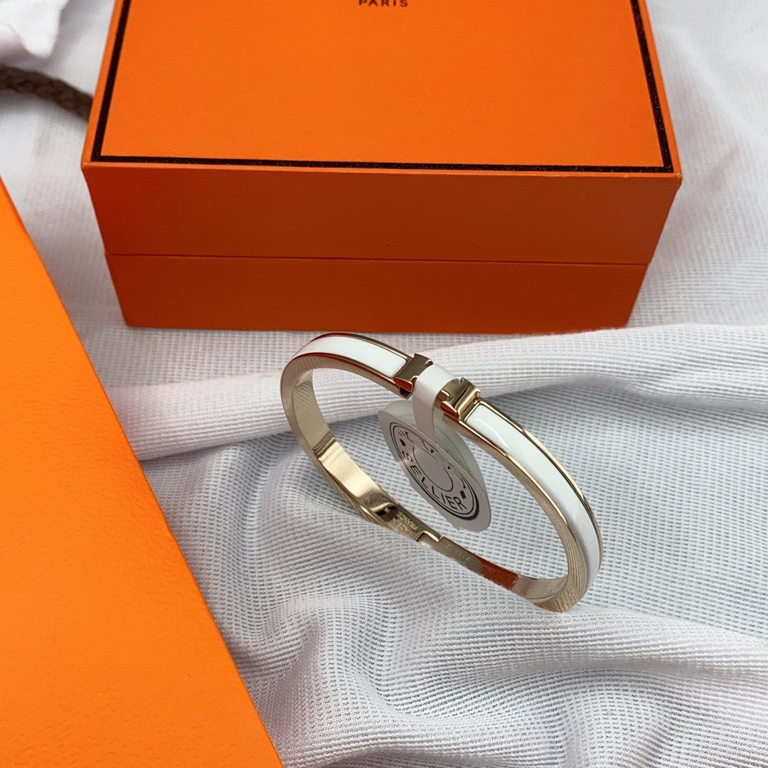 [⭐Veyra]CLASSIC HM CLIC WHITE 8MM ENAMEL BRACELET