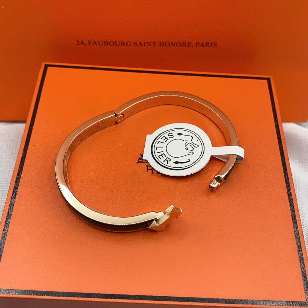[⭐Veyra]CLASSIC HM CLIC BLACK 8MM ENAMEL BRACELET