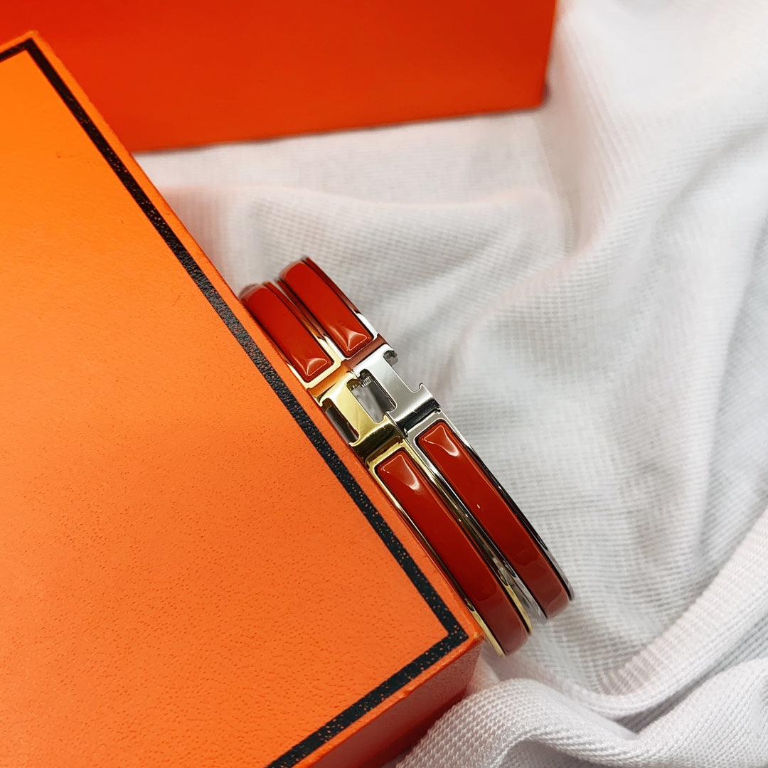 [⭐Veyra]CLASSIC HM CLIC RED 8MM ENAMEL BRACELET