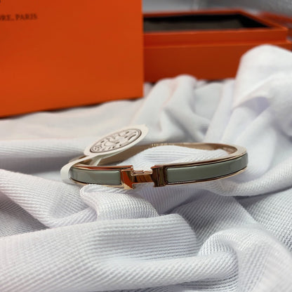 [⭐Veyra]CLASSIC HM CLIC GREEN 8MM ENAMEL BRACELET