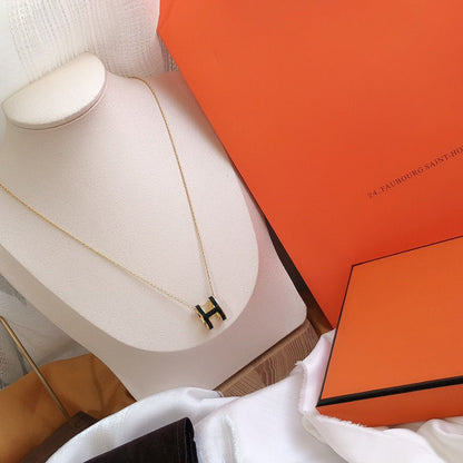 [⭐Veyra]HM CLIC BLACK ENAMEL GOLD NECKLACE