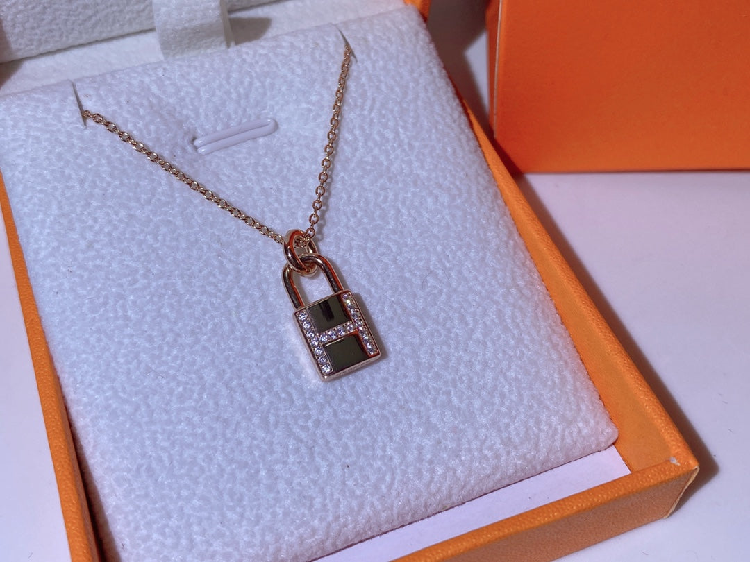 [⭐Veyra]HM ADVANCED NICHE LOCK HEAD NECKLACE DIAMONDS