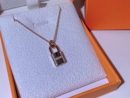 [⭐Veyra]HM ADVANCED NICHE LOCK HEAD NECKLACE DIAMONDS